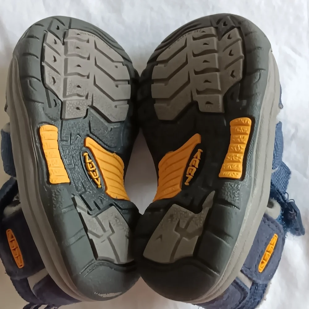 Keens Unisex Kids Blue & Yellow Outdoor Water Shoe Sandals Rubber Sole 4